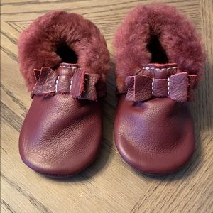 Freshly Picked Merlot Shearling Bow Mocc Minj Sole